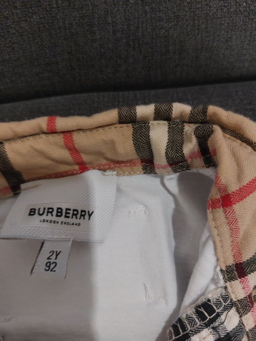 Продавам бебешки дрехи на Burberry и Jordan