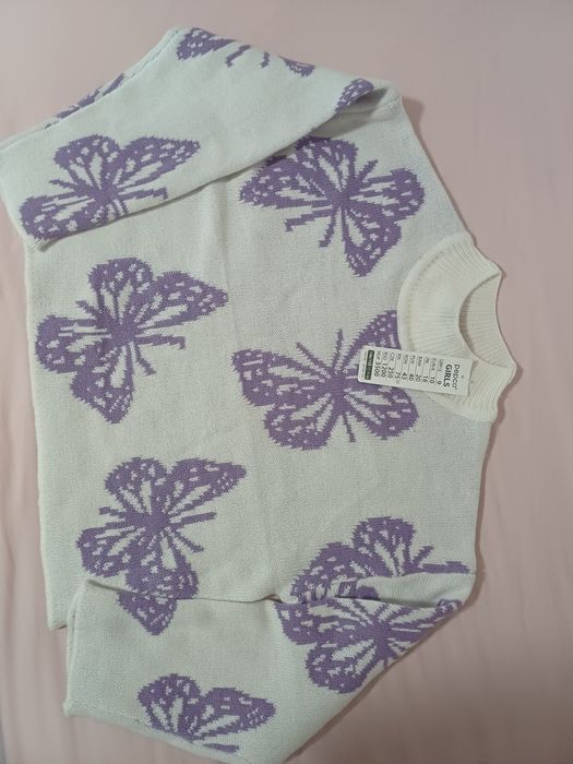 Детски пуловер с пеперуди