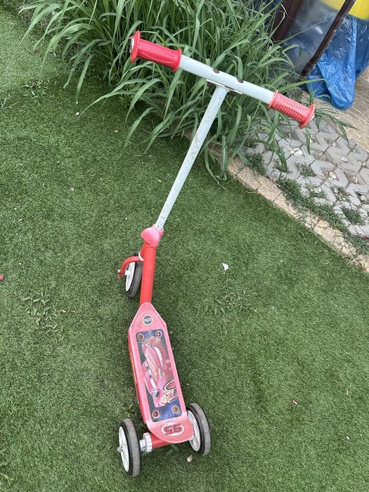 Vand trotinete pt copii 3-7 ani.