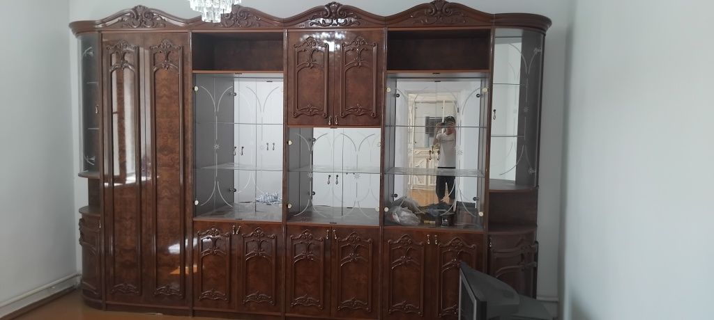 Сервант в отличном состоянии