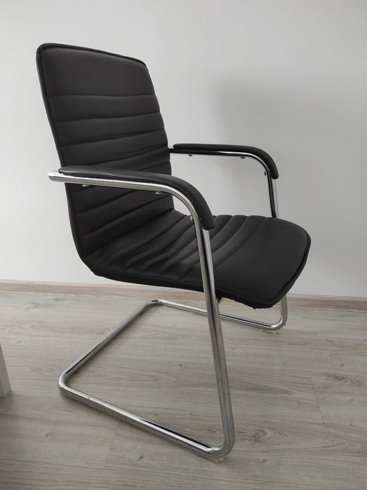 Scaun de conferință și vizitatori 835 pe culoarea negru
