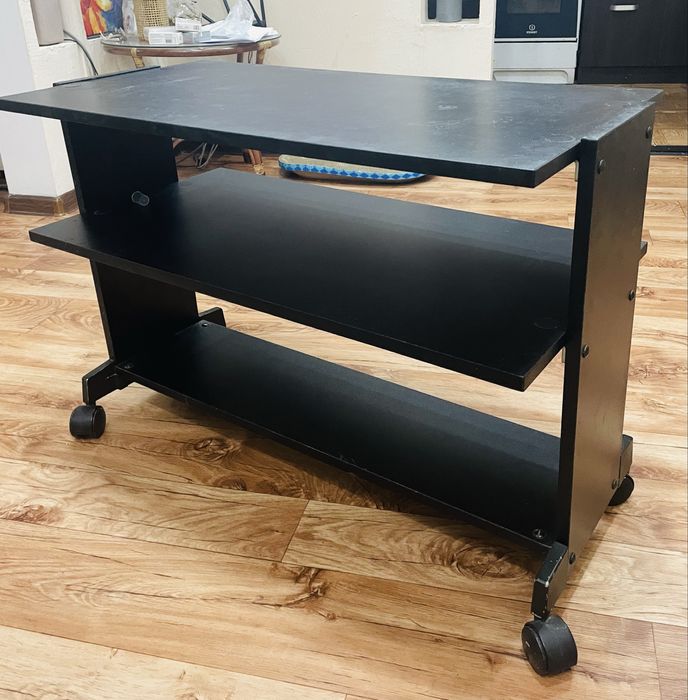 Журнальный столик/ подставка под ТВ.