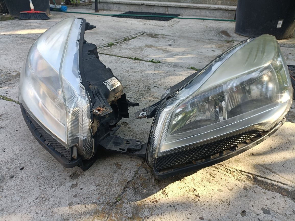 Set faruri Ford Kuga 2 in stare foarte bună