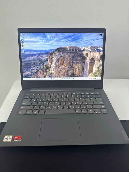 Продам ноутбук Lenovo V14 ADA для работы