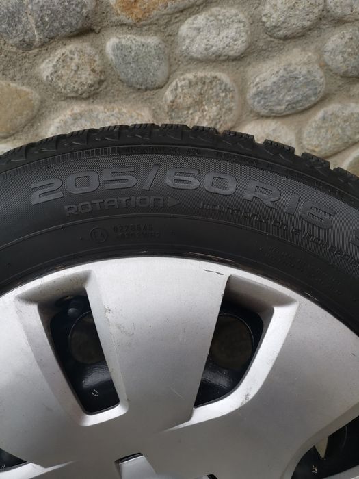 Vând anvelope iarna+jante de Audi