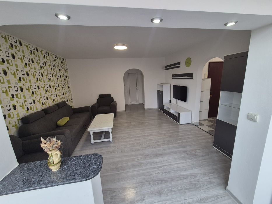 Închiriez apartament 3 camere