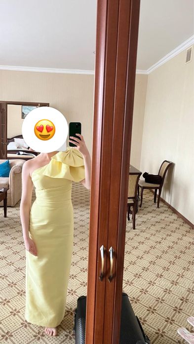 Эффектное вечернее платье, лимонный оттенок, XS-S