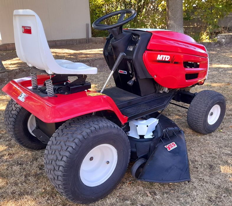 Tractoras Tuns Iarbă l MTD B130 Brigs&Stratton 13HP 7Trepte 105cm