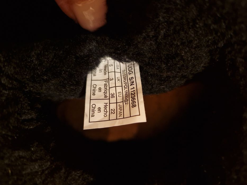 Vând cizme UGG negre, mărime 36