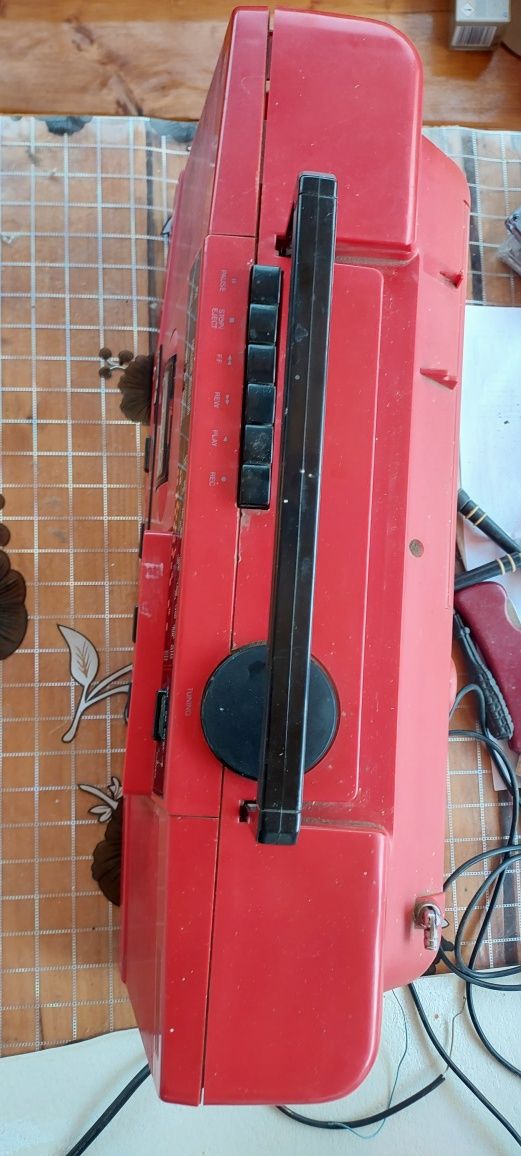 Radiocasetofon vintage cu televizor