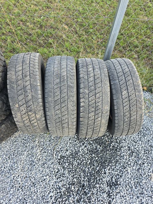 Cauciucuri anvelope 225 65 R 16 C 300 lei toate 4 
Telefon 
0756 sase