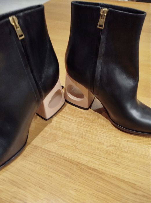 Botine Marni cu toc arhitectural noi