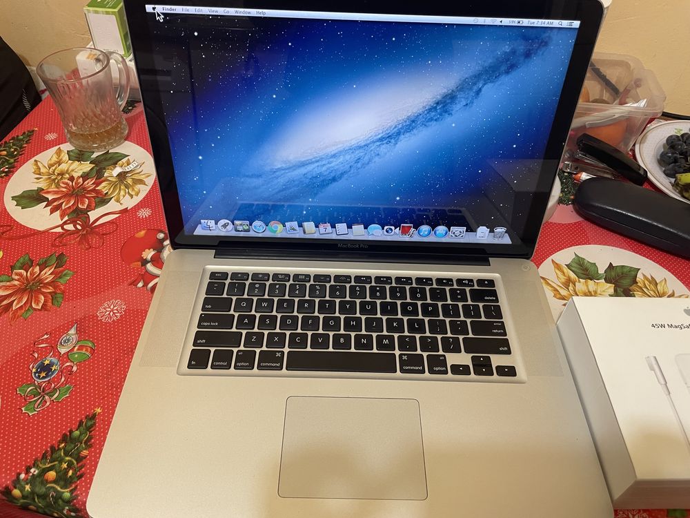 Vând MacBook pro
