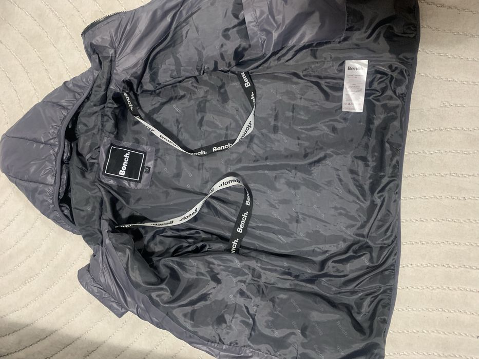 Geaca Bench gri.