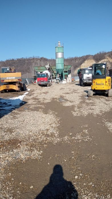 Închiriez excavator , buldoexcavator, camion , excavator mare Focsani