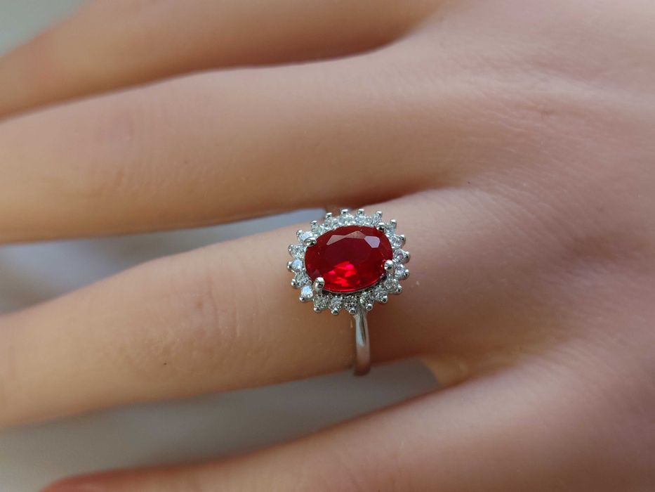 Inel din argint cu cubic zirconiu roșu, nou