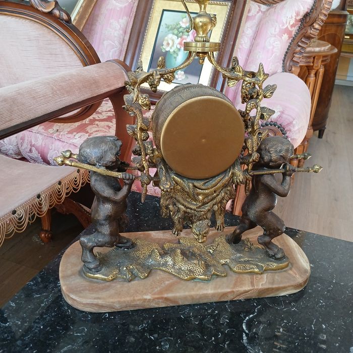 Бронзов  часовник