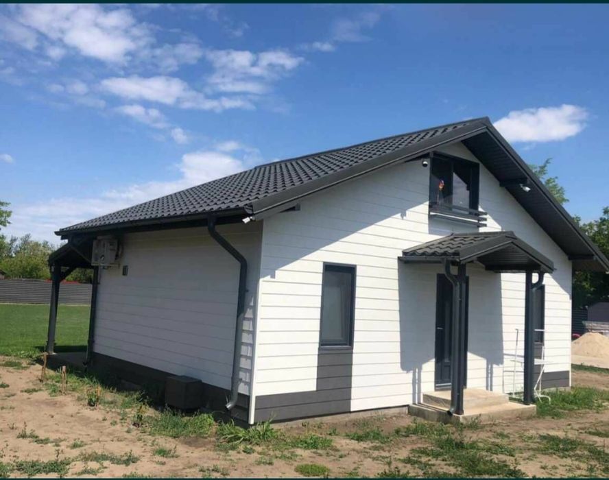 Vând case pe structura metalica