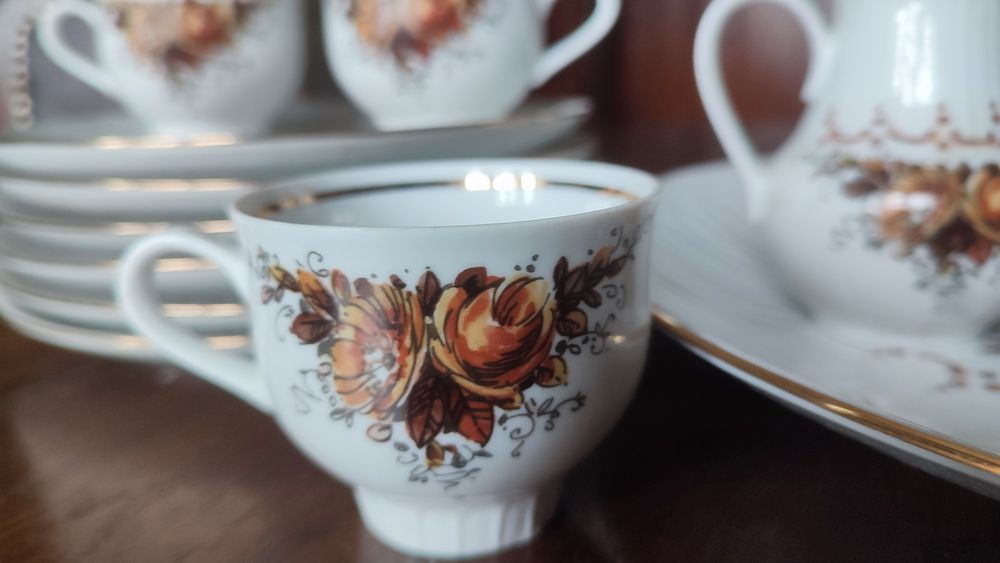 Set cafea cesti farfurii ceainic ceramica