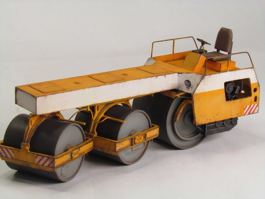 Сборная модель -Самоходный каток ДУ-49 1/43 AVD Models