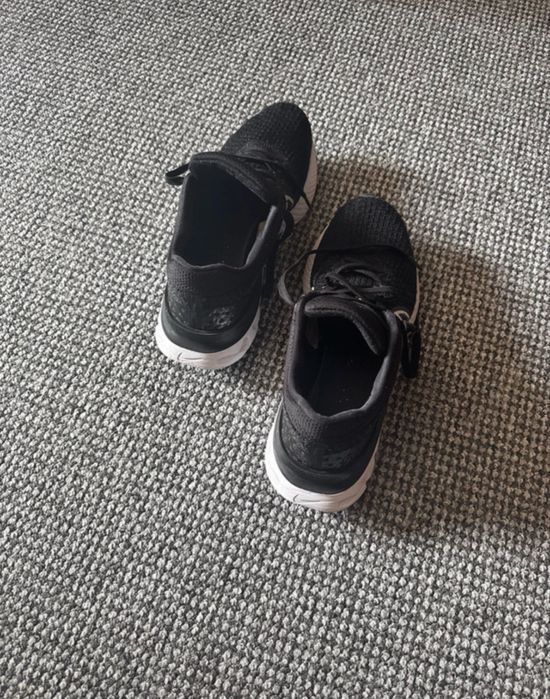 Adidasi nike alb/negru