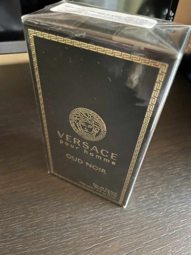 Versace Oud Noir apa de parfum