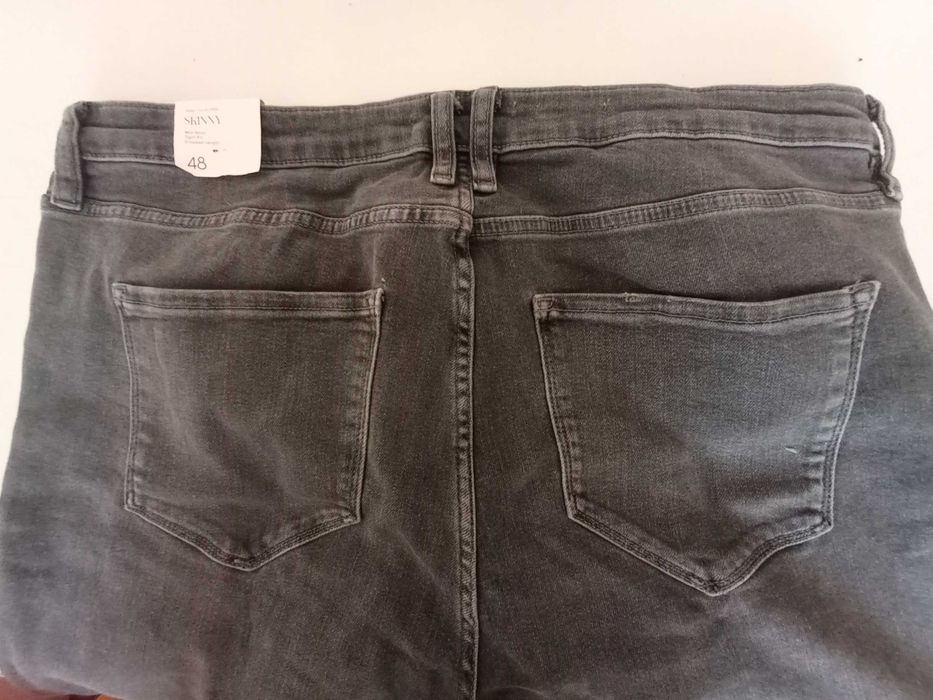 Нови дамски дънки MANGO, размер 48