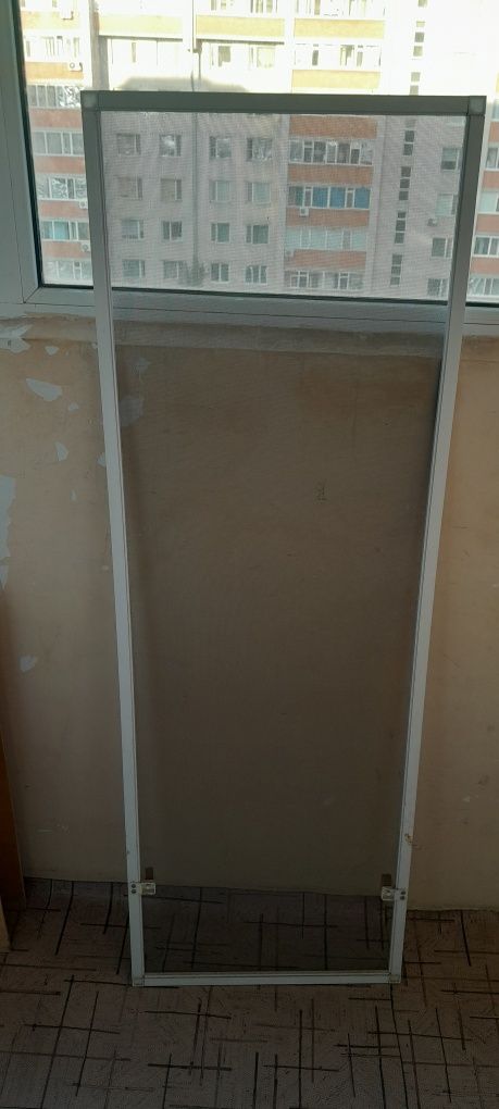 Продам пластиковую москитную сетку для окна