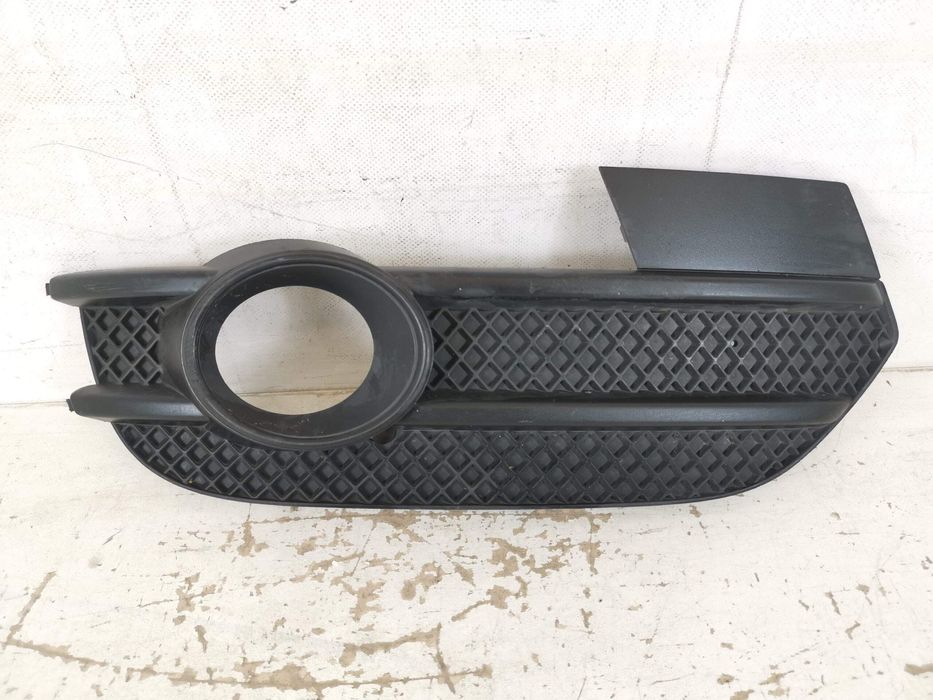 Ауди Q3 / Audi Q3 [ - ] Оригинална предна решетка (дясна страна) в доб