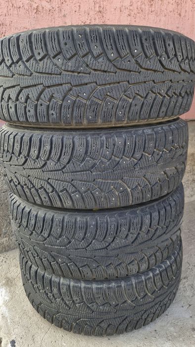 Продам зимний резина комплекта 215/55/17