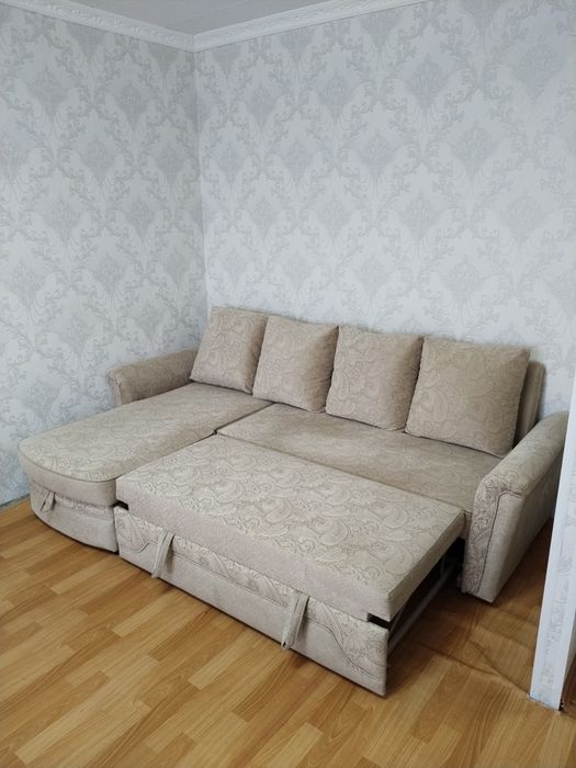 Угловой диван в отличном состояние!