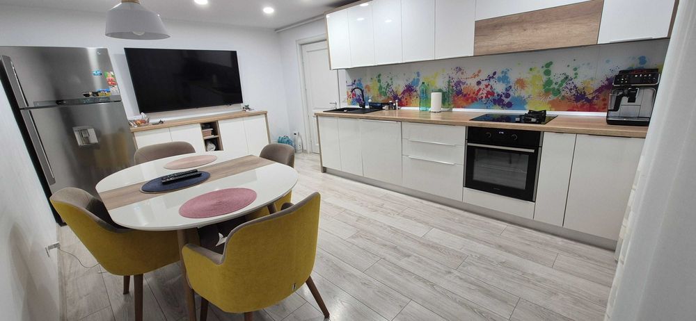 Vand apartament str. Constitutiei,  zona Policlinica 2