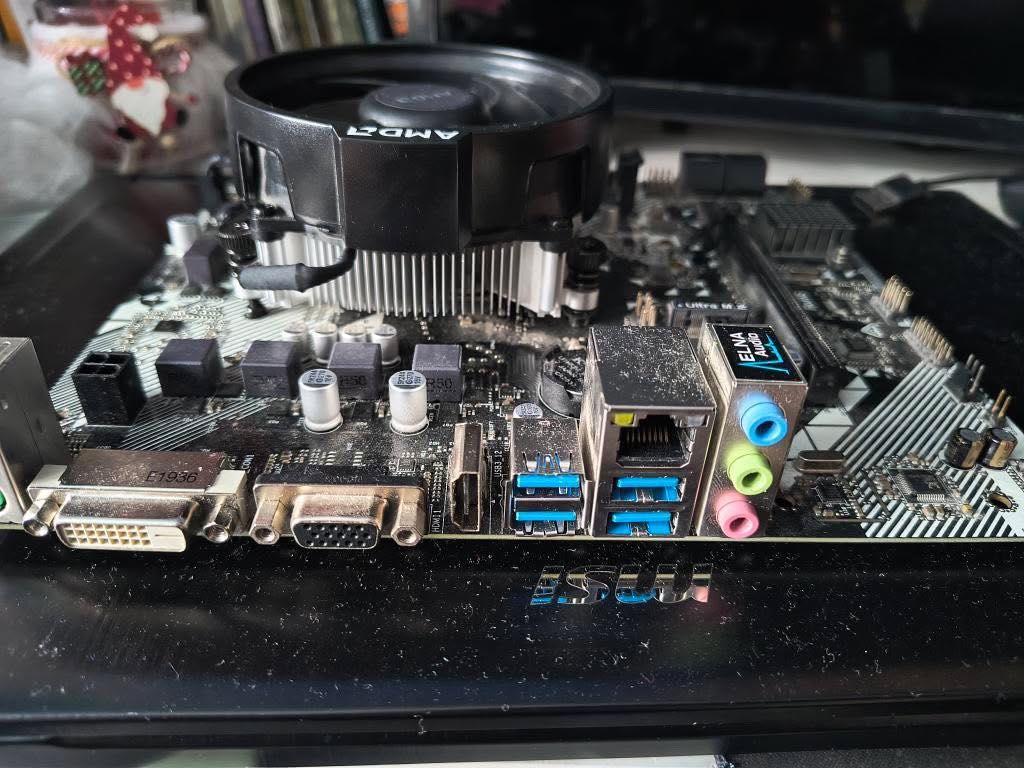Ryzen 5 1600 (3.2 GHz); Radeon RX580 8Gb OC; ASRock A320M-HDC R4.0
