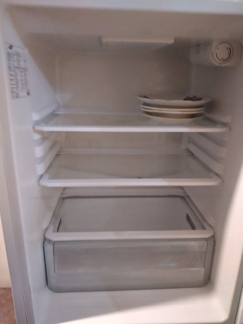Холодильник Samsung б/у в отличном состоянии.