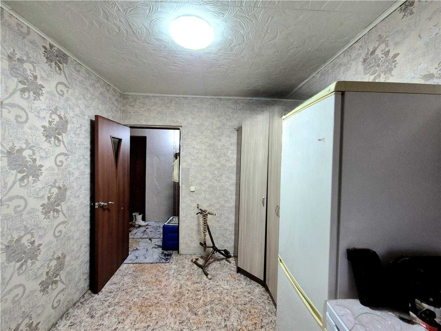 Продам 4 комн квартиру на 6 мкр на 1/5эт