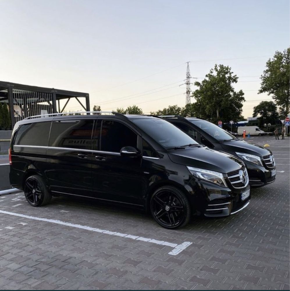 Услуги на Mercedes v-class.  поездки,трансфери,иностраных делегации.