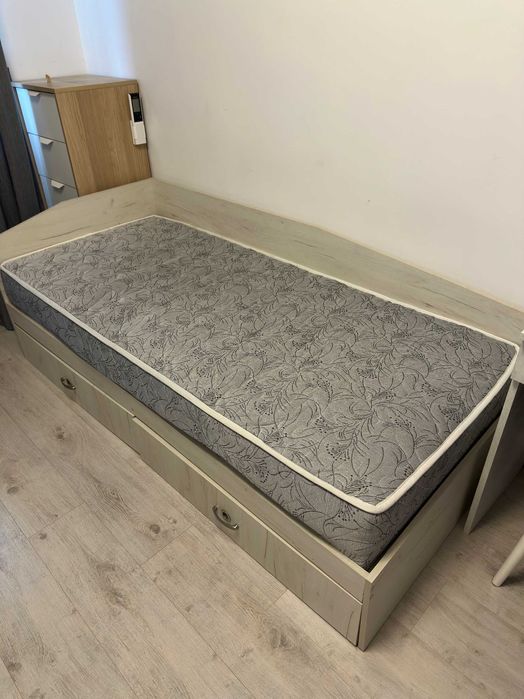 Продавам легла 90 х 200,