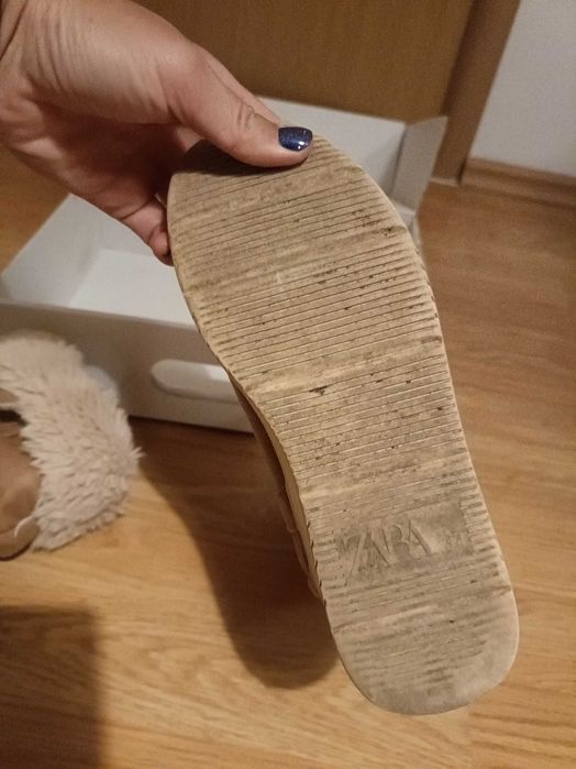 Cizme Zara 34 tip ugg