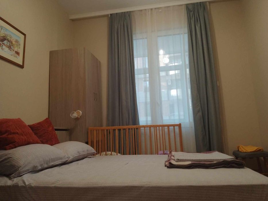 Дава се под наем Двустаен апартамент в Бургас, Център - 72 кв.м за 459 € - Снимка #3