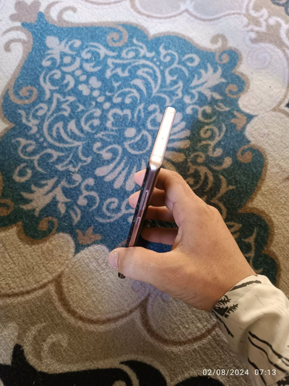 Samsung note 9 .