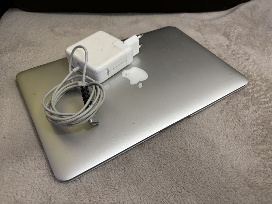 MacBook Air 11" (Early 2014) -Отлична работа,компактен,зарядно вкл.