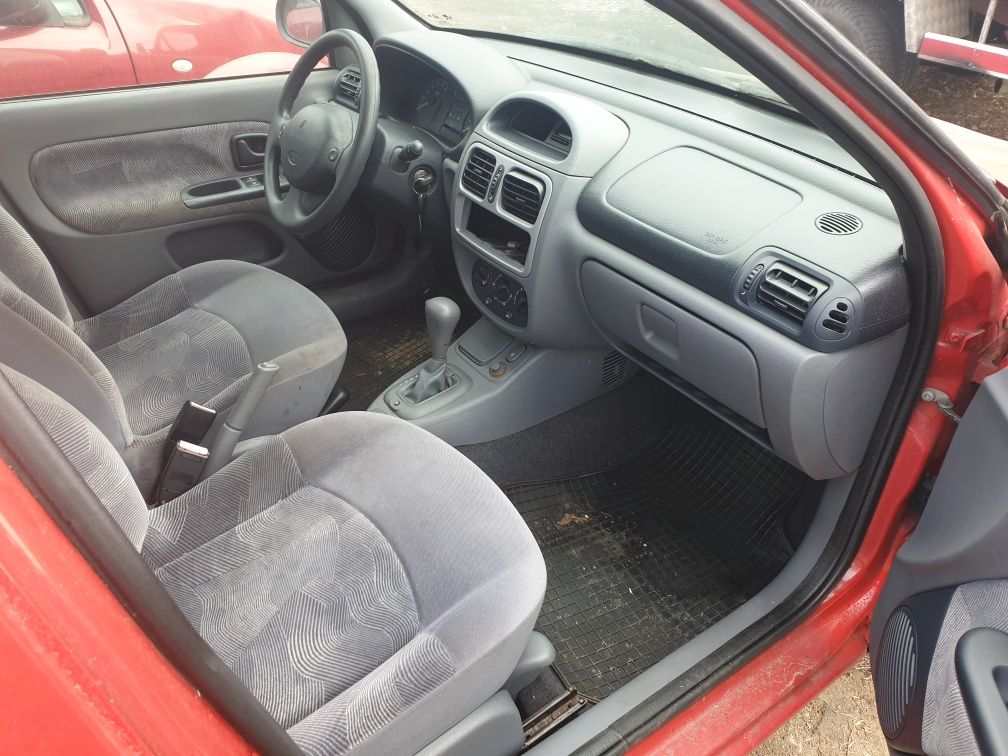 Dezmembrez Renault Clio 1.6 benzina