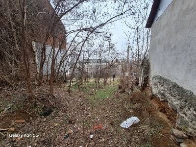 Продавам парцел близо до общината.