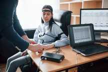 Lie detector poligraf detector de minciuni computerizat AI