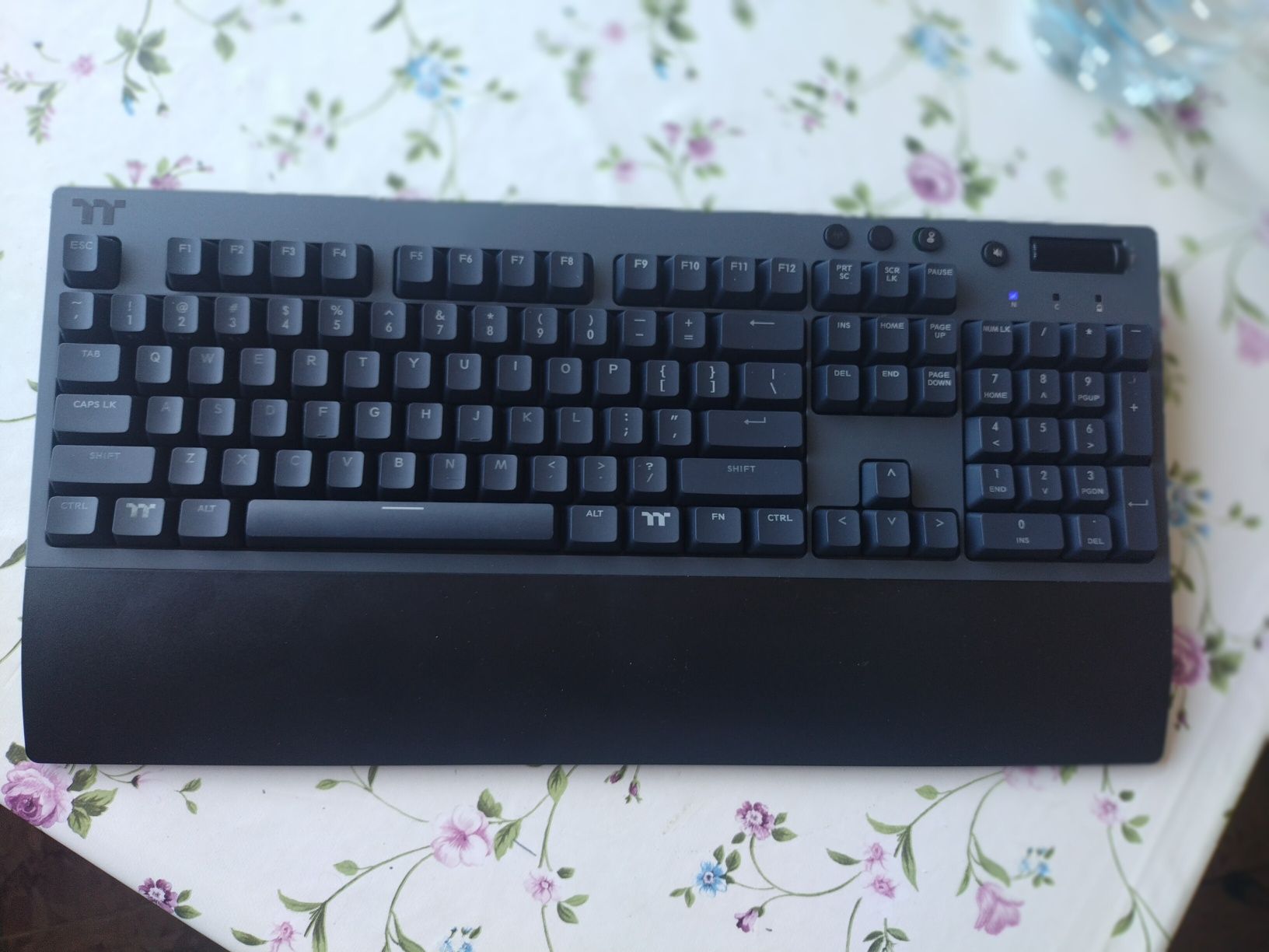 Клавиатура ThermalTake W1 Red switches GKB-WOW