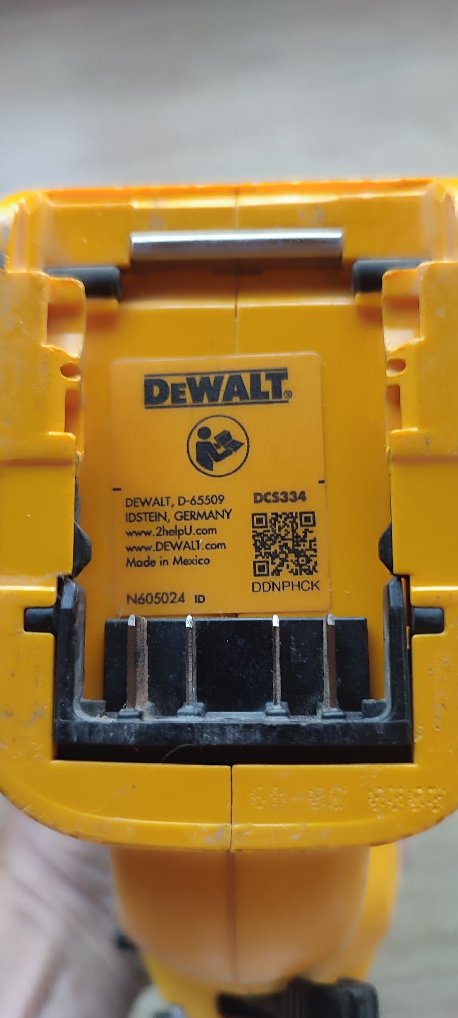 Акумулаторен прободен трион Dewalt DCS334