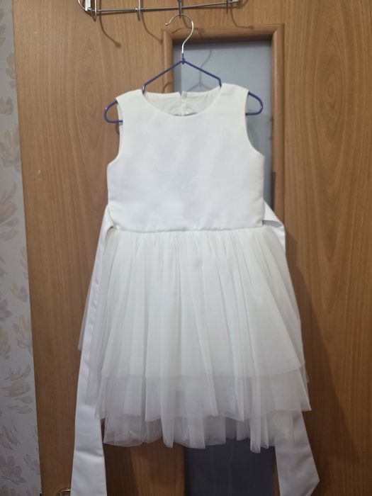 Продам платья нарядные