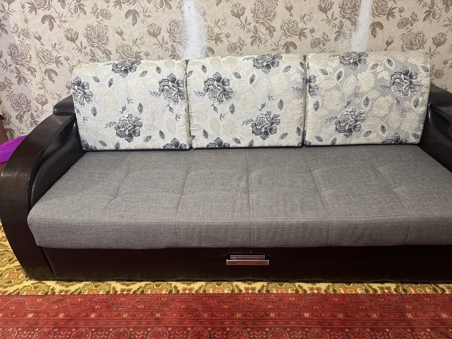Продам диван для гостинной
