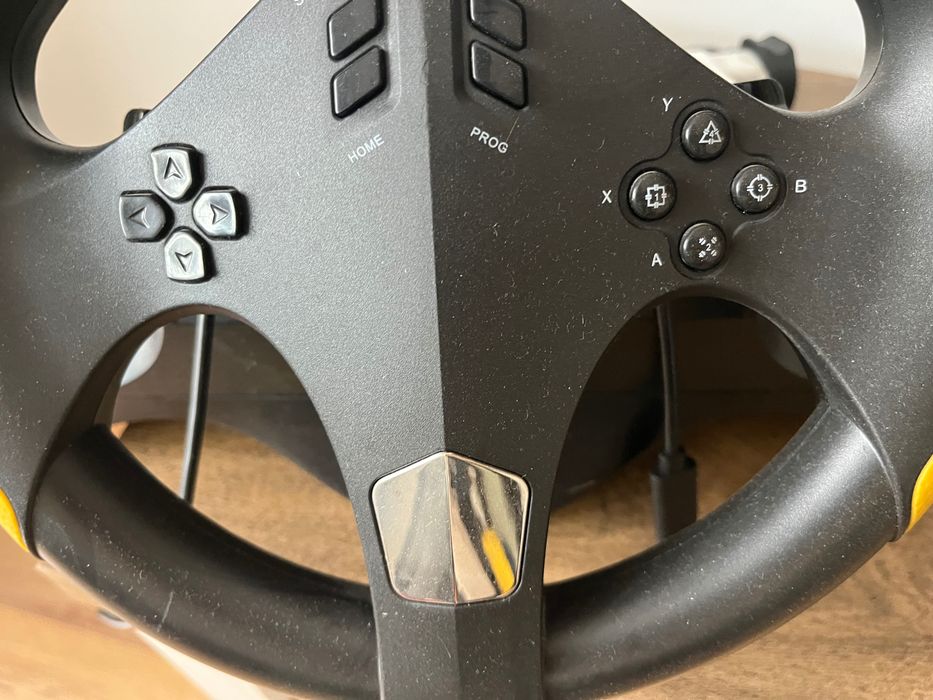 Volan gaming pentru consola  cu pedale
