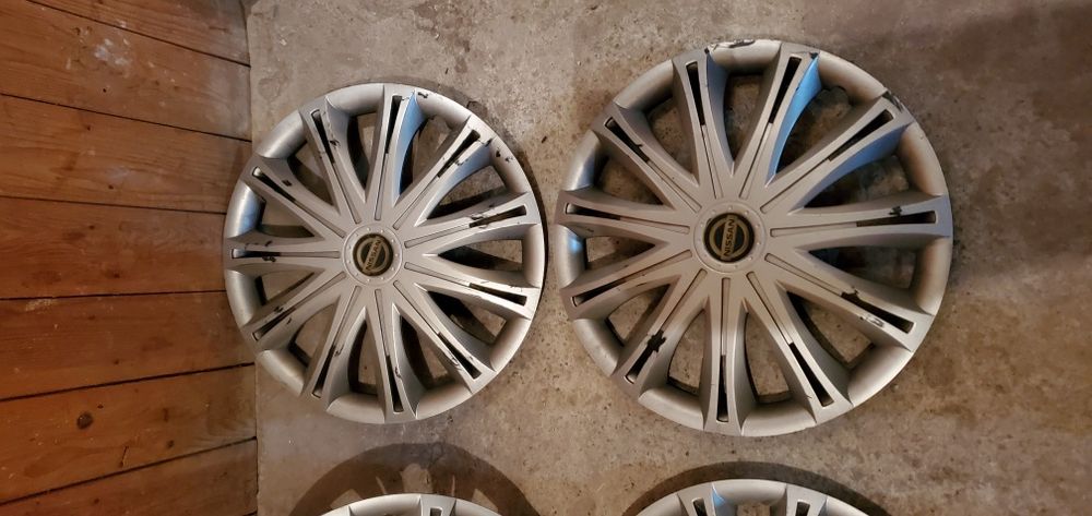 Продавам джанти с гуми за Нисан, Рено, Дачия и тасове за Нисан